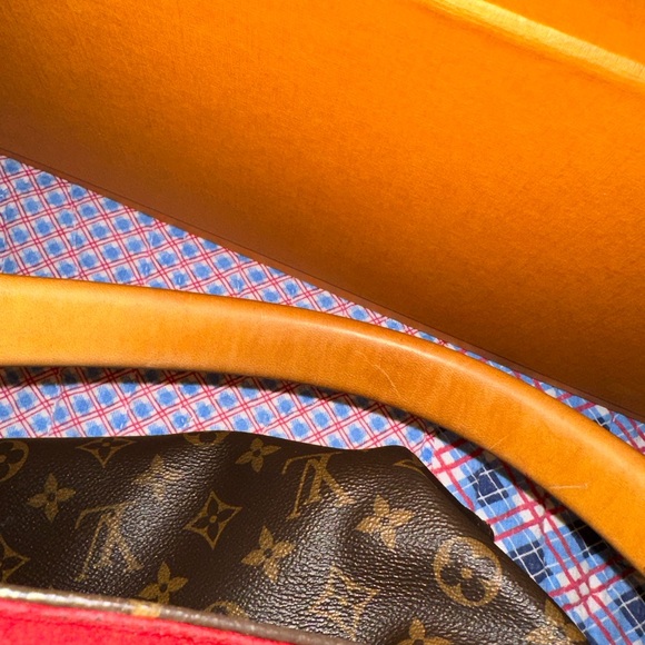 Louis Vuitton Gaia monogram with Red sides - Picture 9 of 9